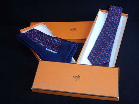 hermes pocket square size.